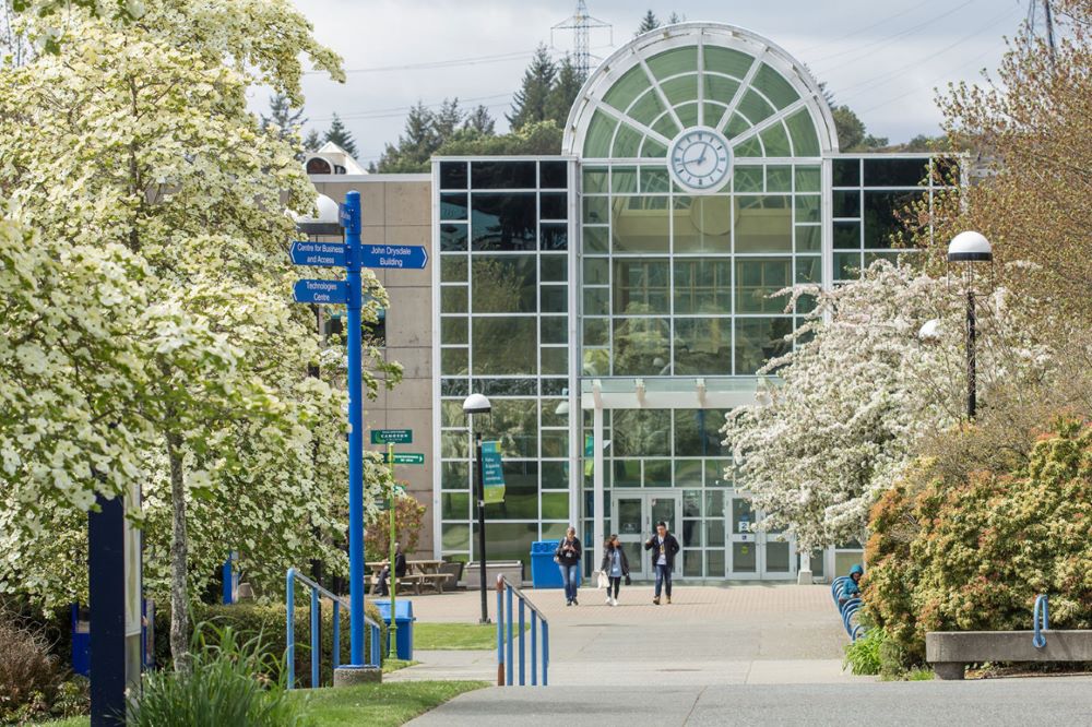カナダ・ビクトリアのCamosun College（カモーソンカレッジ）キャンパス